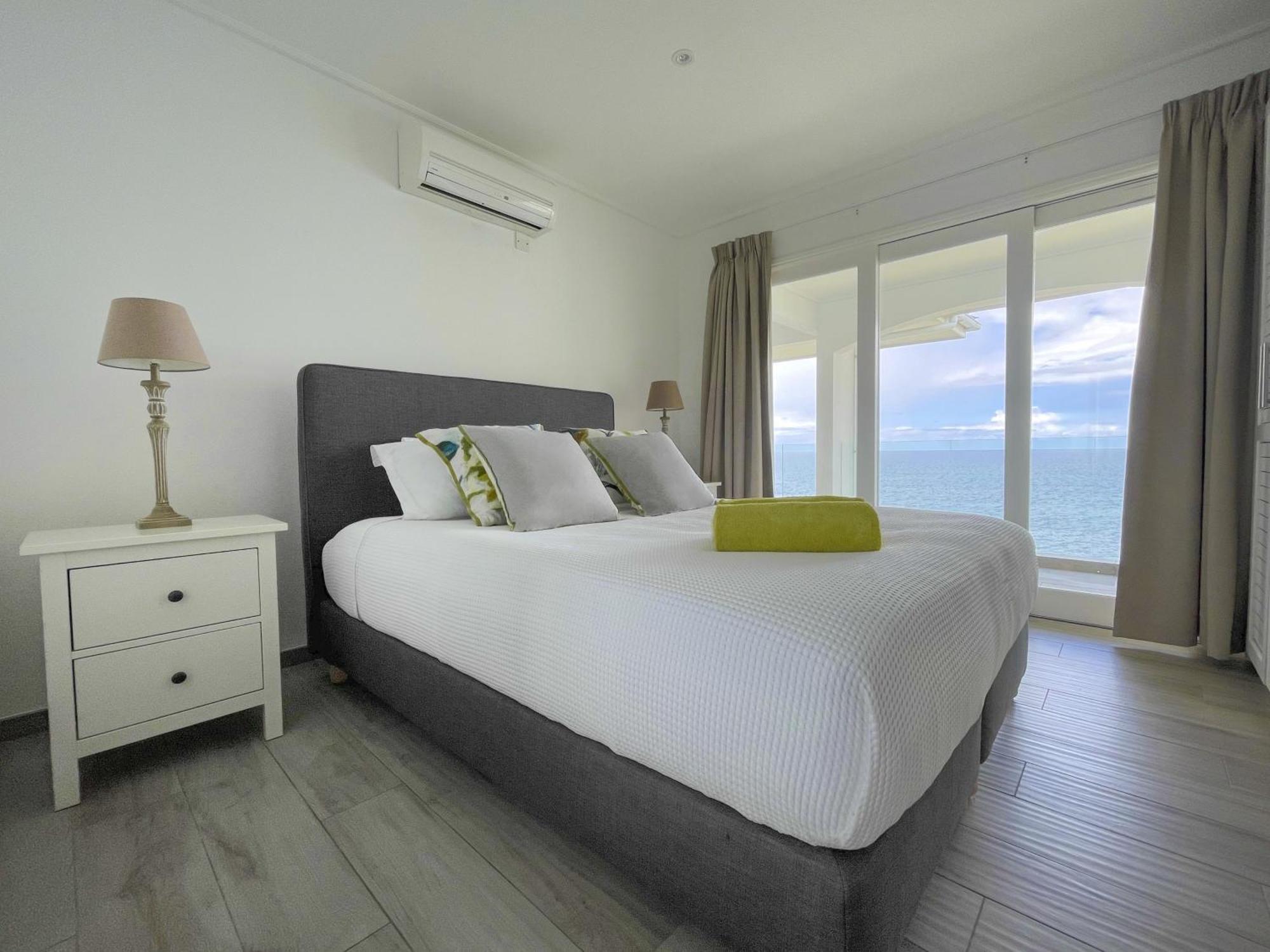 Vallonend Beachfront Villa With Excellent View Bel Ombre Exterior photo