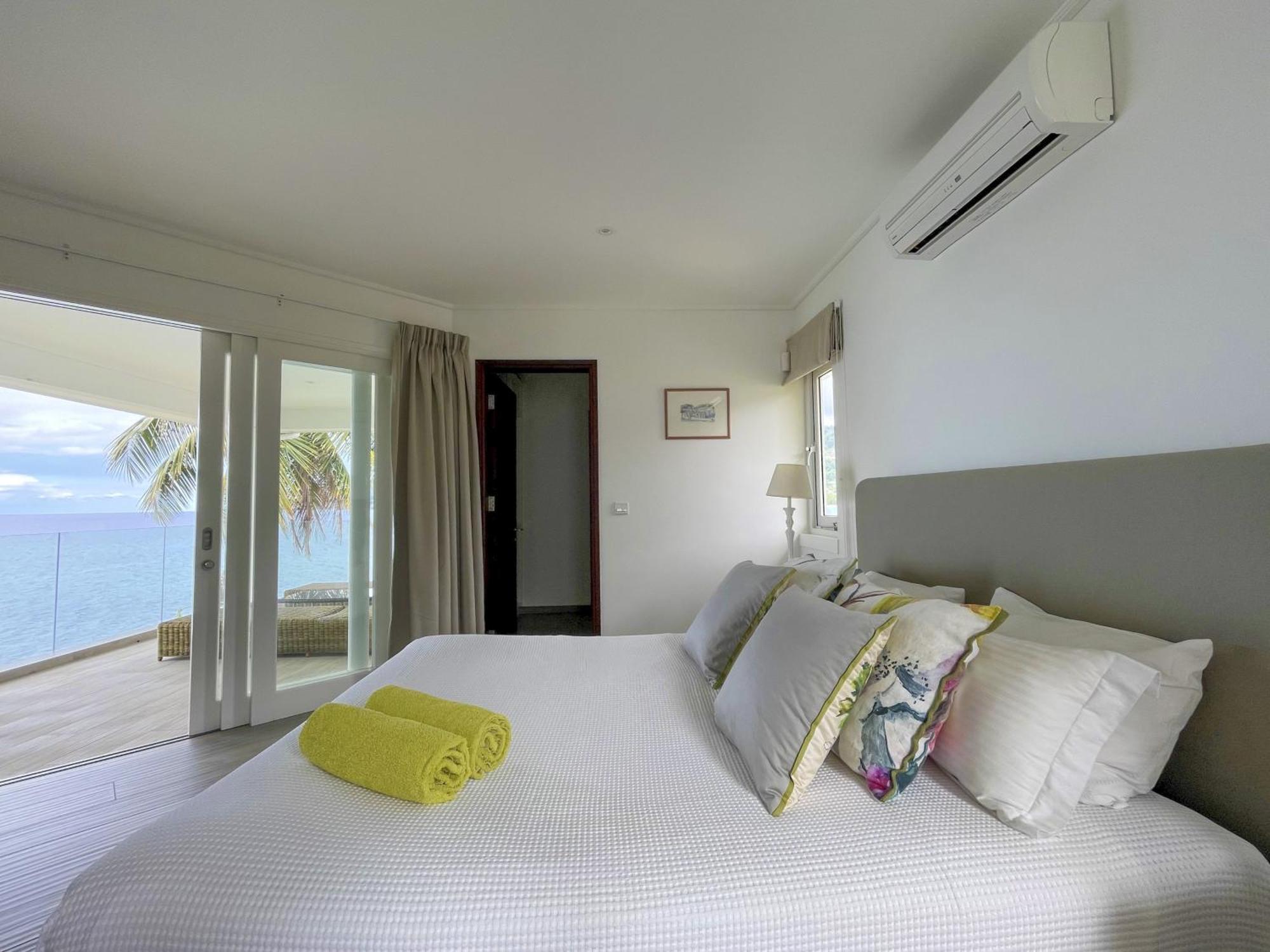 Vallonend Beachfront Villa With Excellent View Bel Ombre Exterior photo